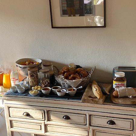 Bed and Breakfast Domaine Du Tafiart Sarron Exterior foto
